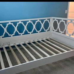 Pottery Barn Teen/ Full Size Bed And Desk. 
