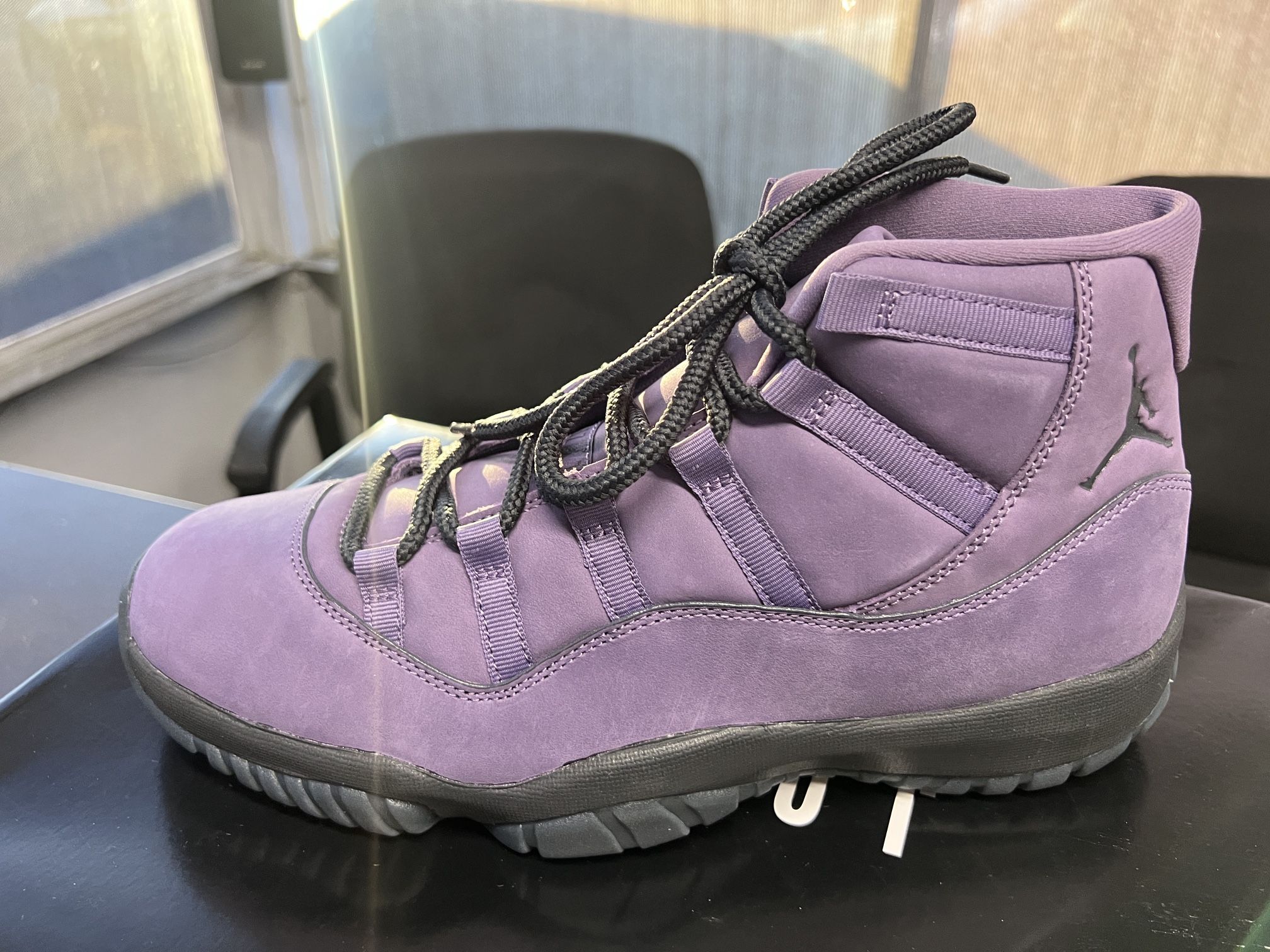 Jordan 11 Mojave size 11.5 