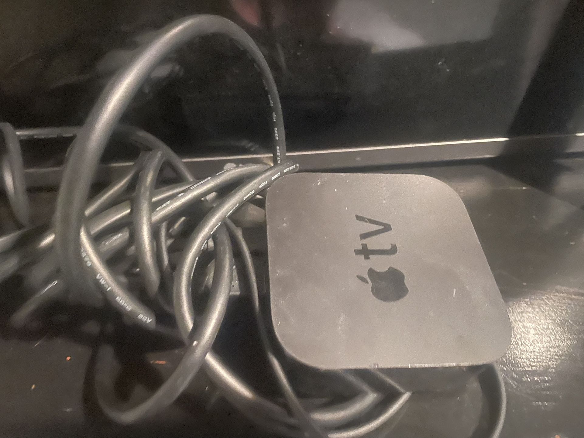 Apple Tv box w remote