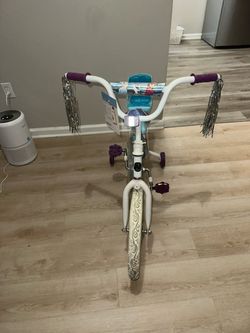 Disneys Frozen bike with training wheels