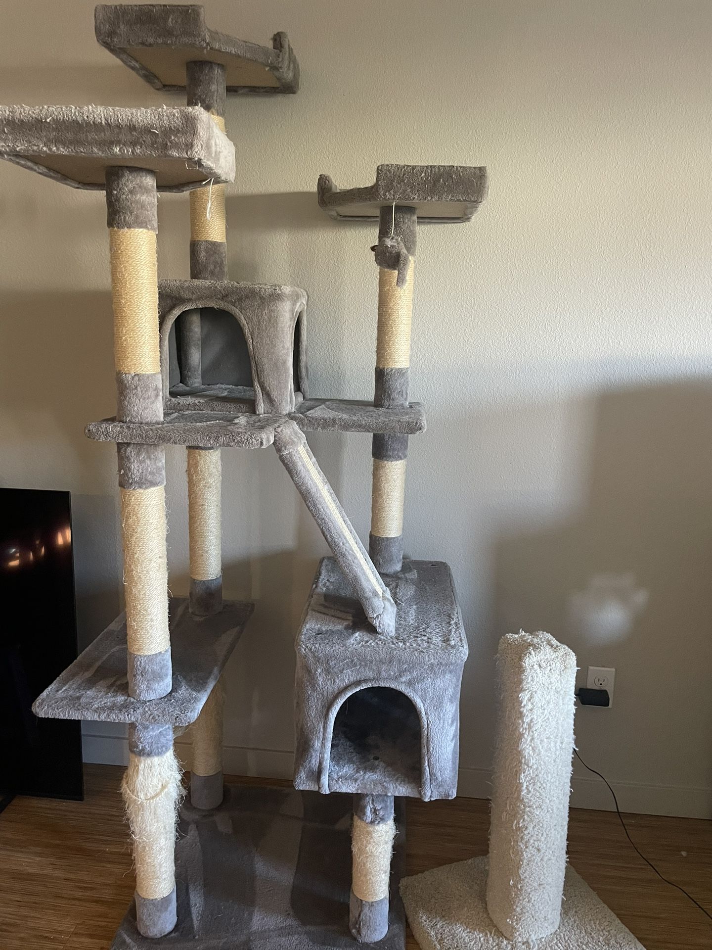 6ft Cat Tree And Scratching Post