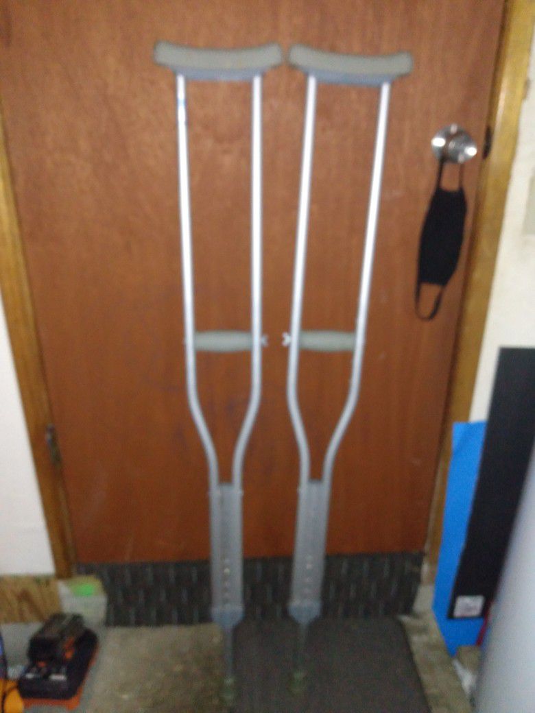 pair of crutches used a few times.