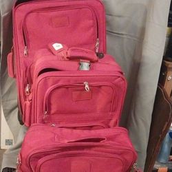 3 Peice Luggage  24" And A 20 "  And A Overnight Bag