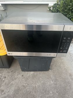 Large LG MICROWAVE SEMI-NEW