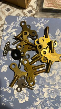 Brass Vintage Assorted Sizes Clock Keys “15” Pcs