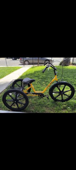 26-in Three-wheel bike