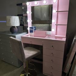 Vanity Set Table With Mirror & Shelf 