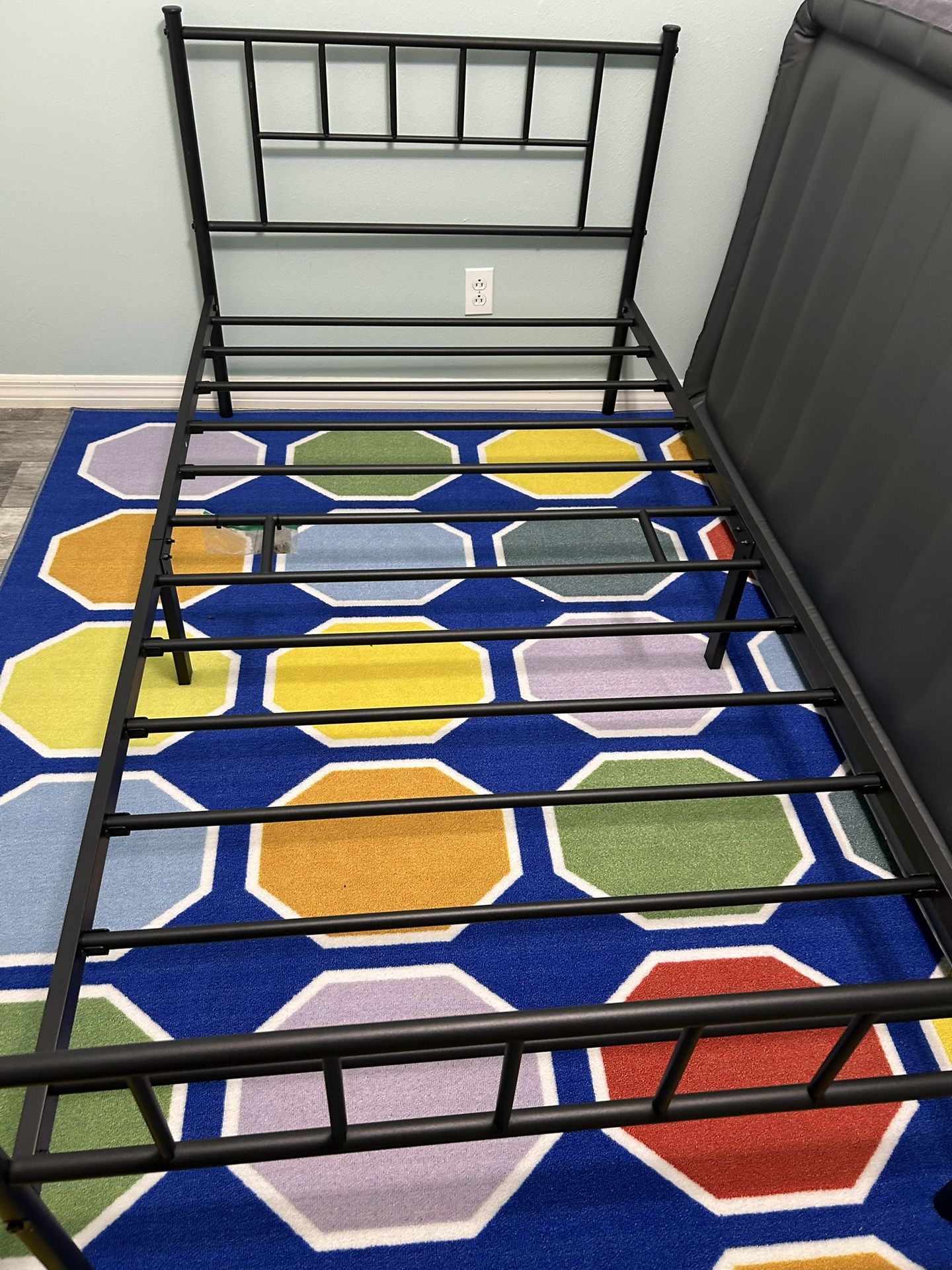 Black Metal Twin Bed