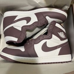 Air Jordan 1 Retro High OG J Mauve-White 10.5M