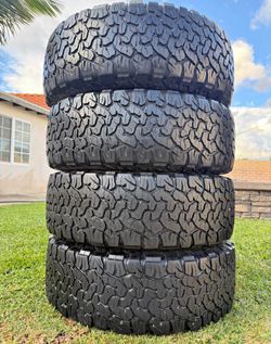 285/70/17 bfgoodrich 📍📍 Vendo un set de llantas con 80% de vida las 4 📍🌟