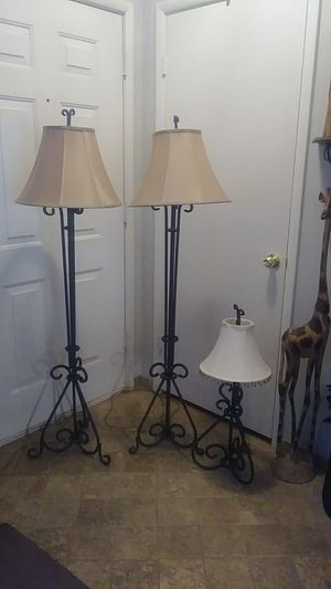 Solid Wood Step 56 In Wide Great For Rv Or Bed Las Two Matching Floor Lamps Plus Table Lamp For In Las Vegas Nv