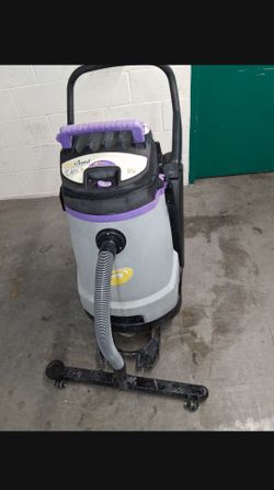 ProTeam ProGuard 20 Gal. Wet Vac with Squeegee