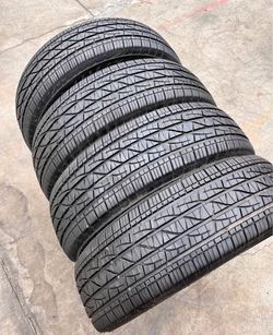 225/65r17 Firestone tires con 80% de Vida las 4