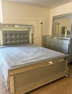 Queen Bed set 3 pieces