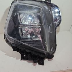 HYUNDAI TUCSON OEM LEFT SIDE HEADLIGHT 