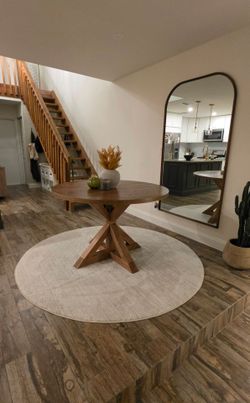 6 Ft Round Dining/Area Rug.