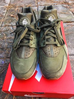 Brand new size 12 Nike huaraches