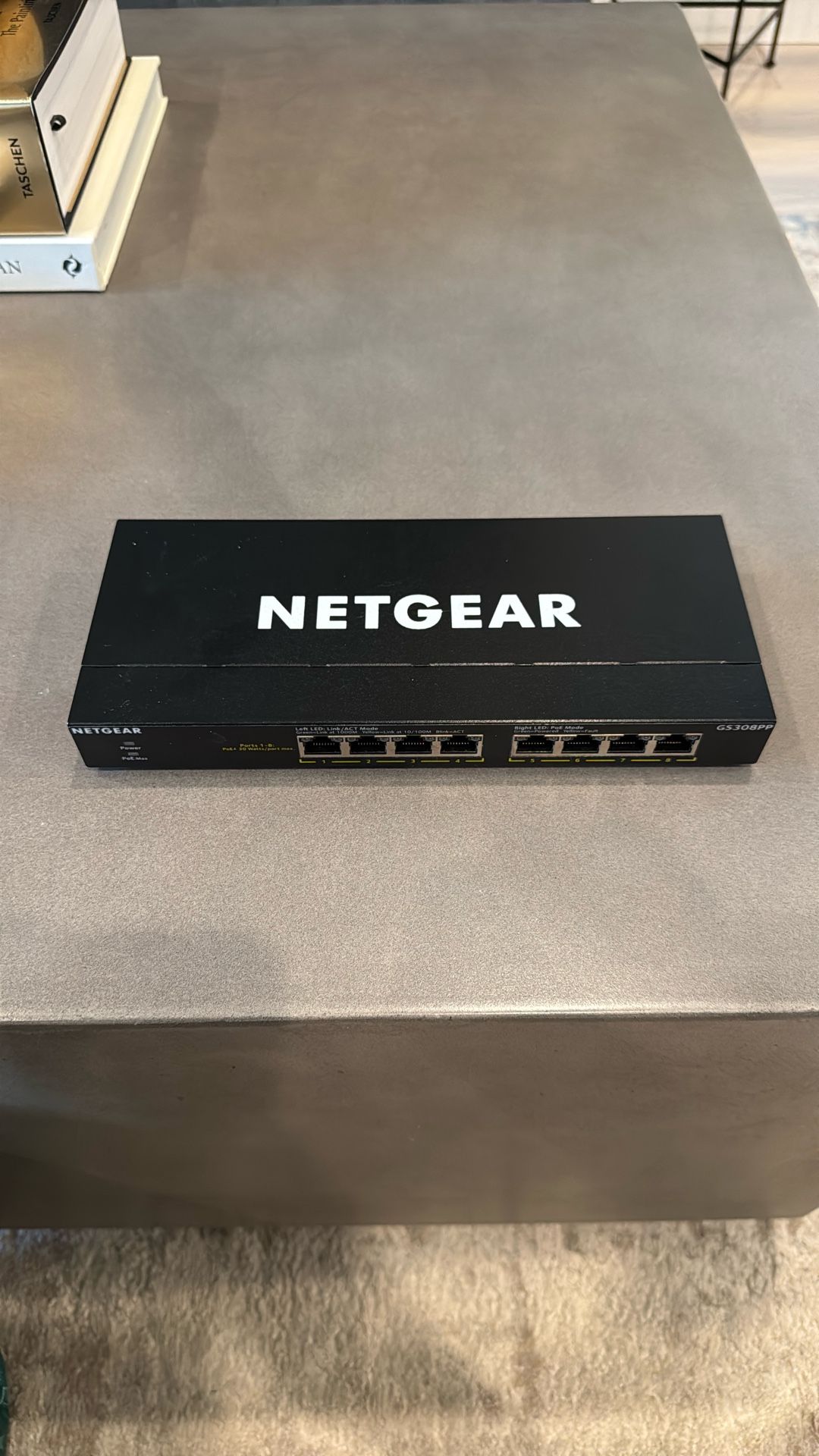 Netgear 8 Port Gigabit Ethernet Unmanaged PoE+ Switch Excellent Condition