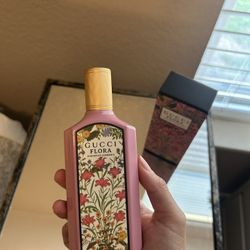 Gucci Flora Gorgeous Gardenia Perfume Fragrance
