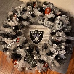 Raiders Wreath