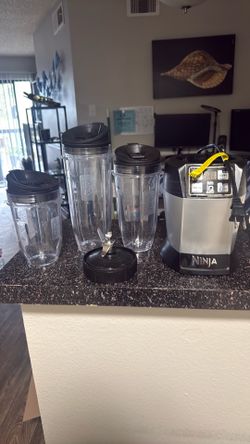 Ninja Nutri Blender 3 cups w/lids