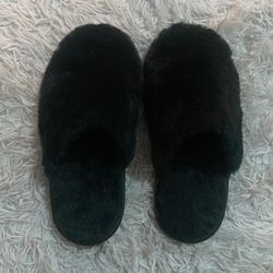 Basic dark green fuzzy house Slippers size small