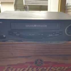 Old DAEWOO VCR Four Head VHS Video System 
