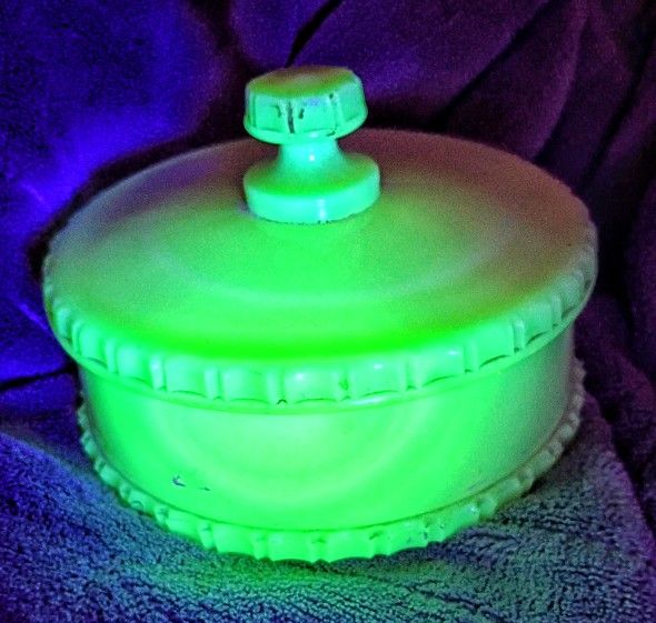Antique Glass uranium custard glass vanity make up lidded 5" dish patented