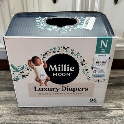 Fee Millie Moon Diapers 