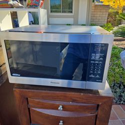 Like New Panasonic Microwave