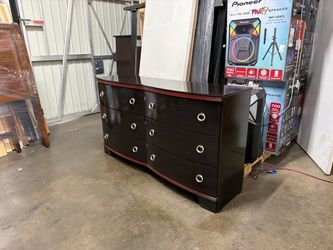 Dark Wood 6-Drawer Dresser with Mirror Mount