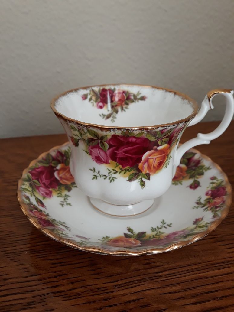 Royal Albert "Old Country Roses" Teacup and Saucer set