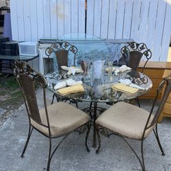 Dinning Set With Bakers Rack(Fayettville Ga