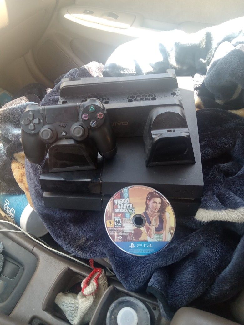 Ps4 With Stand And Gta 