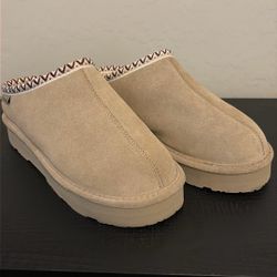 Women’s Bear paw Shoes (Ugg Look Alikes)