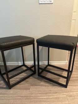 2 Barstools