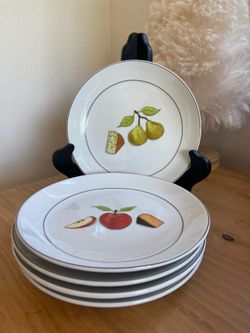 Crate Barrel Nancy Green Fruit Fromage Appetizer Plates 6.5” Set 5