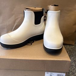 New UGG Rain Booties Size 8