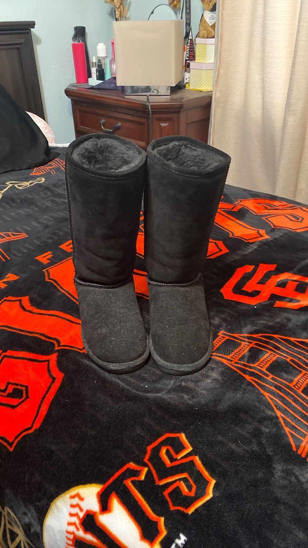 Bear paw Black Boots