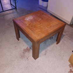 Wooden End Table Or Coffee Table 26× 26. Good Condition Only 20$