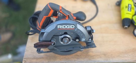 RIDGID R3204 6-1/2 in. Corded Circular Saw