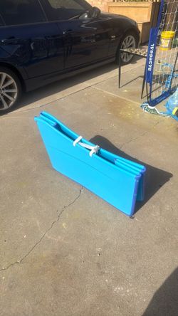 Foldable Portable Bathtub For Kids Or Pets. Never Used