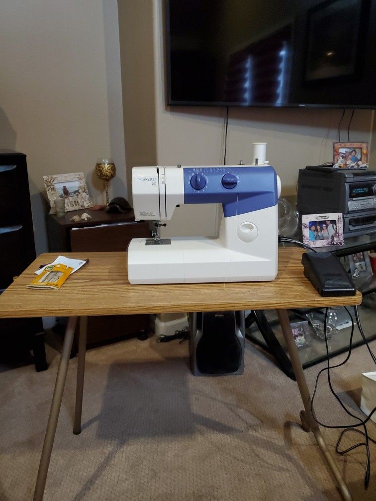 Huskystar 207 Sewing Machine With Table for Sale in Torrance, CA - OfferUp