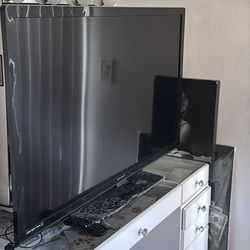 EMERSON TV WITH REMOTE