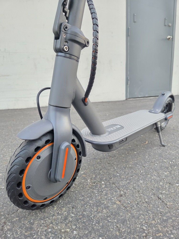 Electric Scooter Like New 20mph 20miles Foldable