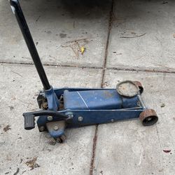 Gato Idrualico De 3 Toneladas En Buen Estado $60