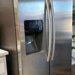 Can Deliver For $25 Excellent Working Samsung Side By Side Refrigerator W/ Ice And Water In Door