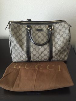 Authentic Gucci purse - like new!