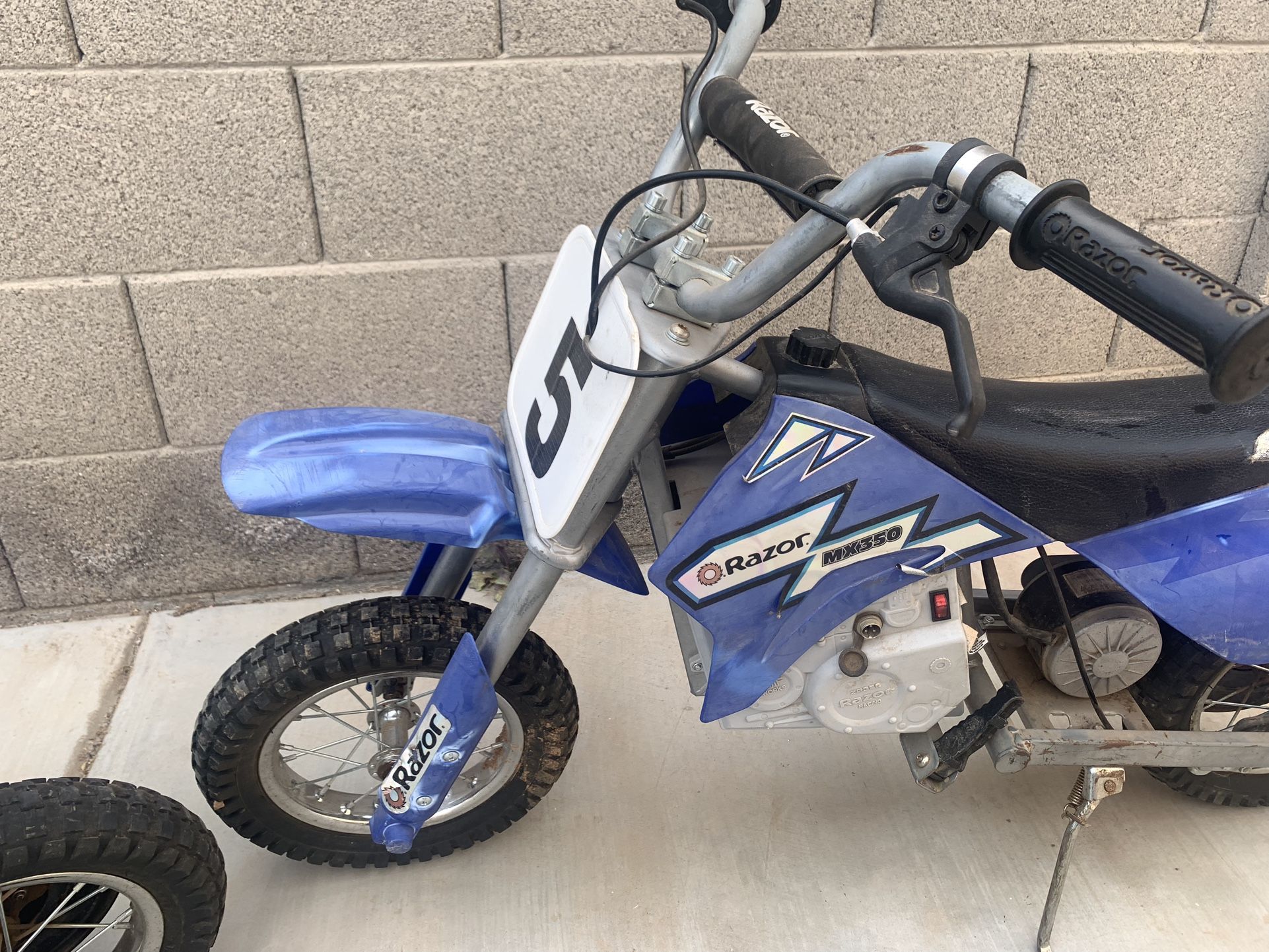 Small Razor 350 Dirt Bike for Sale in Surprise, AZ - OfferUp