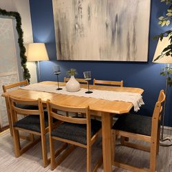 Beautiful Dining Set Good Condition!!! Table With Leaf And 6 Chairs! I Can Deliver